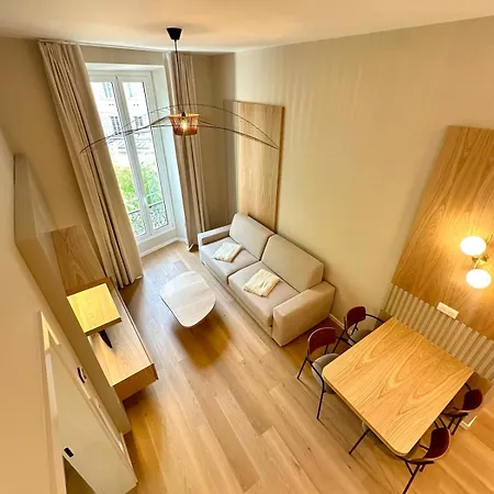 Neuf D Architecte Carre D Or ニース